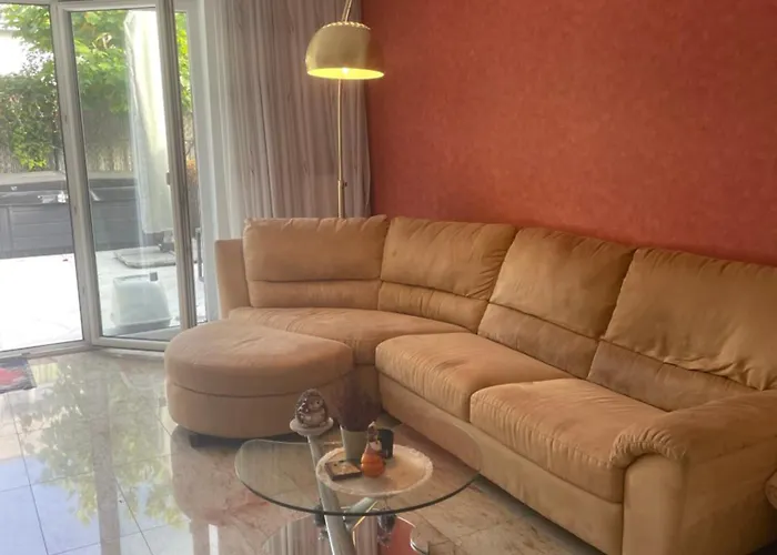 Villa City-oasis With 3 Bedrooms, Garden, Jacuzzi, Gym, Fireplace, Close To U1, Center & Airport Bécs
