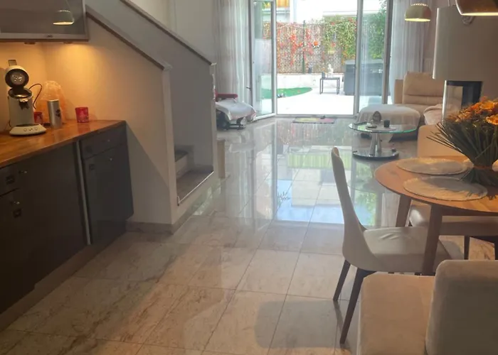 City-oasis With 3 Bedrooms, Garden, Jacuzzi, Gym, Fireplace, Close To U1, Center & Airport Villa *