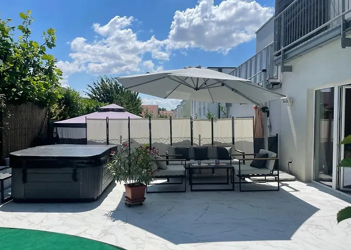 City-oasis With 3 Bedrooms, Garden, Jacuzzi, Gym, Fireplace, Close To U1, Center & Airport Villa *