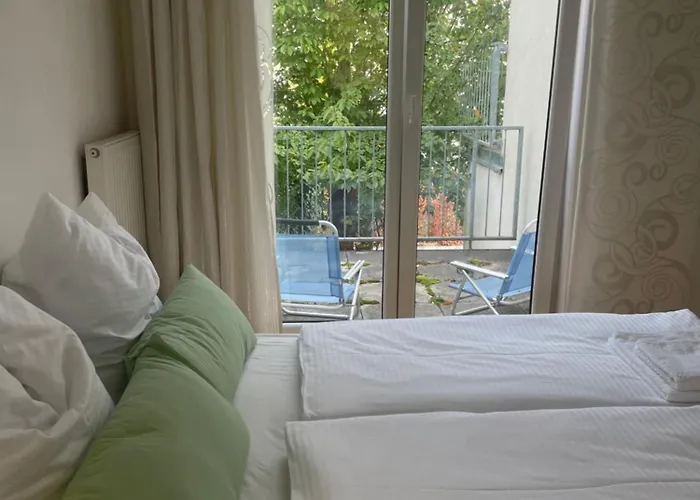 City-oasis With 3 Bedrooms, Garden, Jacuzzi, Gym, Fireplace, Close To U1, Center & Airport *