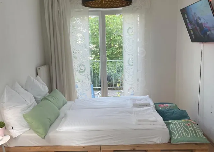 City-oasis With 3 Bedrooms, Garden, Jacuzzi, Gym, Fireplace, Close To U1, Center & Airport * Wien