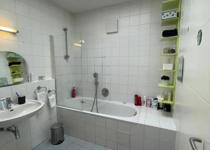 Villa City-oasis With 3 Bedrooms, Garden, Jacuzzi, Gym, Fireplace, Close To U1, Center & Airport