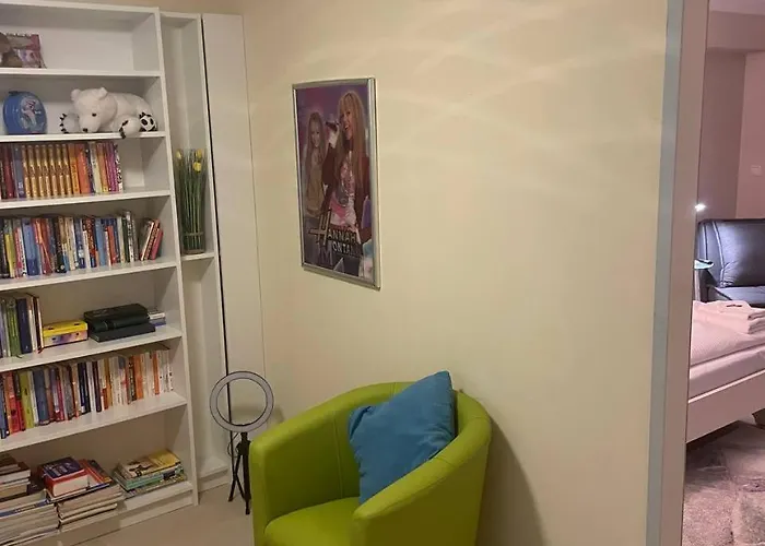 City-oasis With 3 Bedrooms, Garden, Jacuzzi, Gym, Fireplace, Close To U1, Center & Airport Villa Bécs