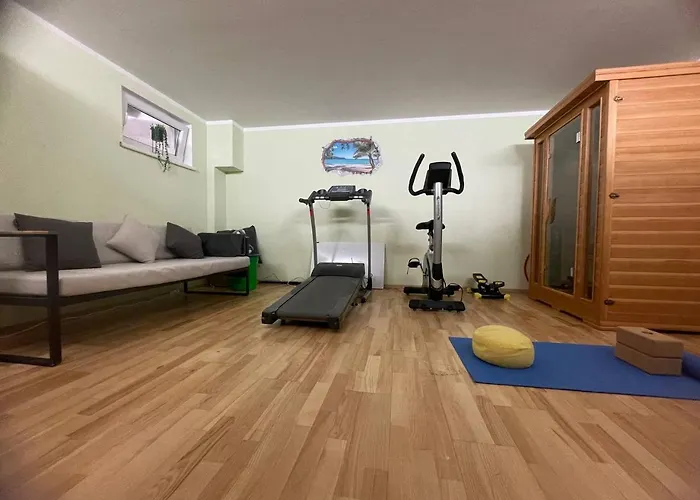 City-oasis With 3 Bedrooms, Garden, Jacuzzi, Gym, Fireplace, Close To U1, Center & Airport Villa *
