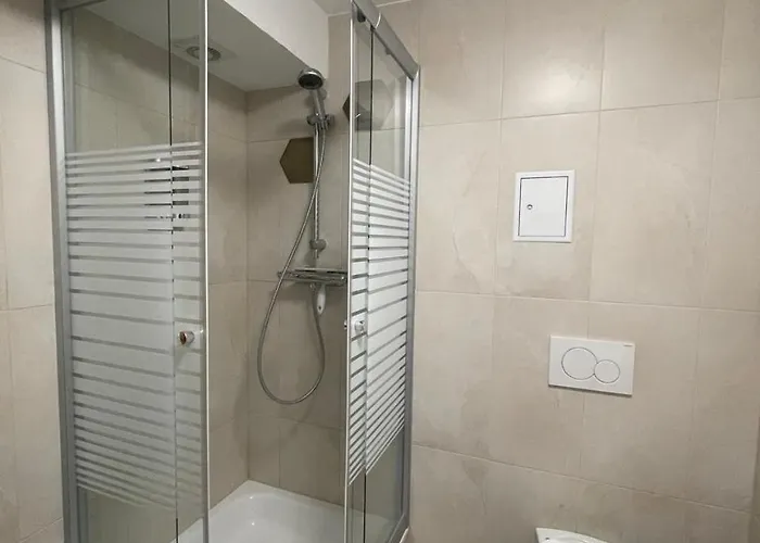 Villa City-oasis With 3 Bedrooms, Garden, Jacuzzi, Gym, Fireplace, Close To U1, Center & Airport Bécs