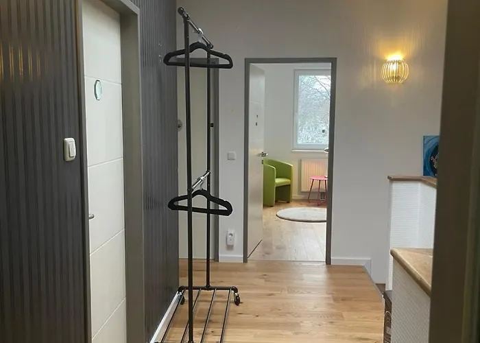 City-oasis With 3 Bedrooms, Garden, Jacuzzi, Gym, Fireplace, Close To U1, Center & Airport Villa
