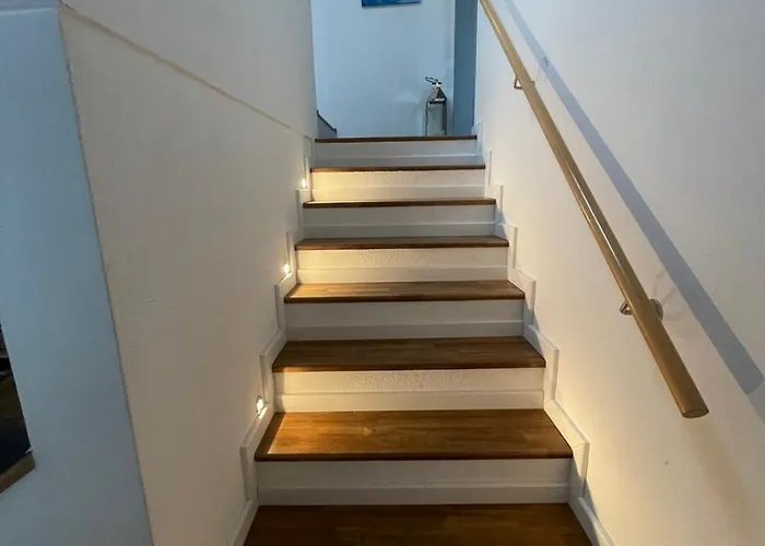 City-oasis With 3 Bedrooms, Garden, Jacuzzi, Gym, Fireplace, Close To U1, Center & Airport *