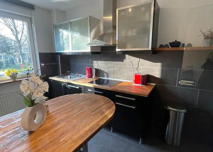 Villa City-oasis With 3 Bedrooms, Garden, Jacuzzi, Gym, Fireplace, Close To U1, Center & Airport Wien