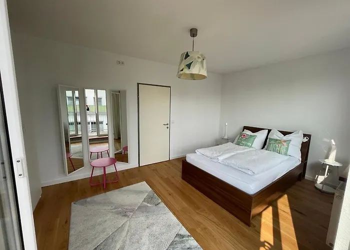 City-oasis With 3 Bedrooms, Garden, Jacuzzi, Gym, Fireplace, Close To U1, Center & Airport Bécs